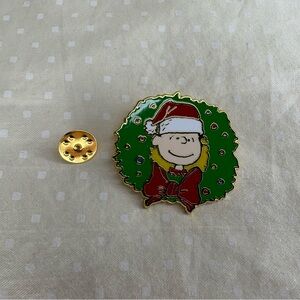 Linus van Pelt Peanuts Loungefly Character Wreath Blind Box Enamel Pin
